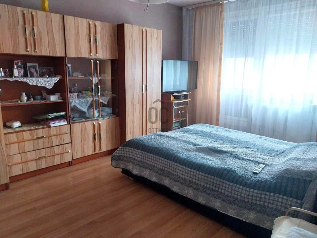 Eladó panellakás, Szekszárd, Bakta