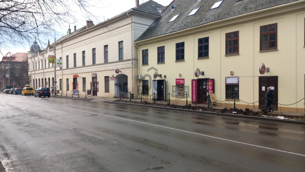 Eladó üzlet, Szekszárd, Városközpont