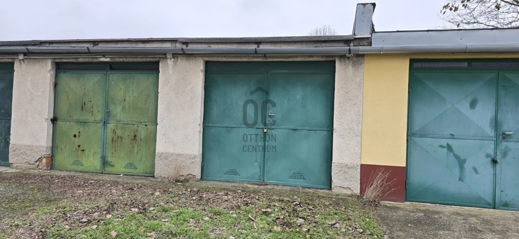 Eladó egyedi garázs, Paks, Lakótelep