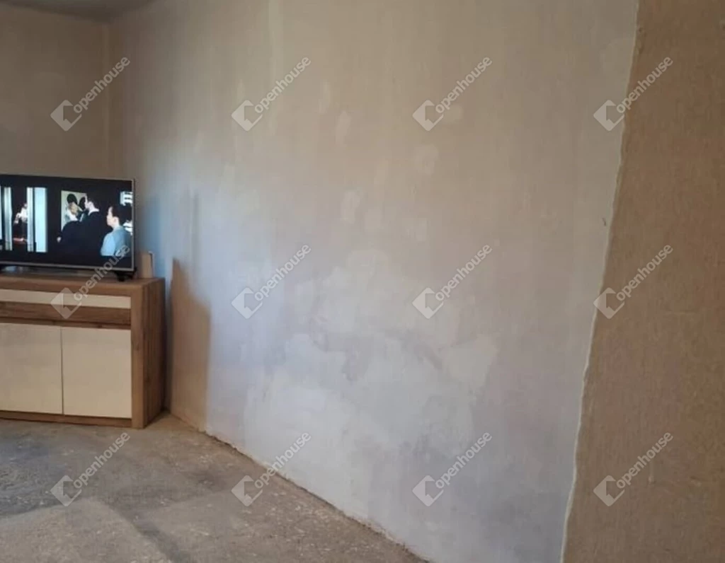 Kertkapcsolatos társasházi lakás Pápa külvárosi részén eladó!