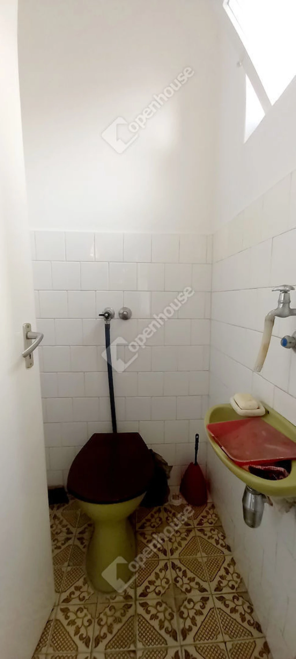 Pápán, csendes utcában két generációs családi ház eladó!