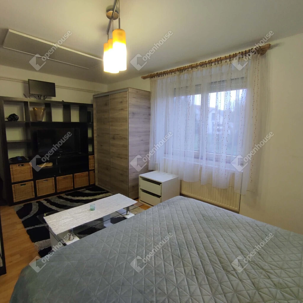 Eladó ingatlan, Vönöck