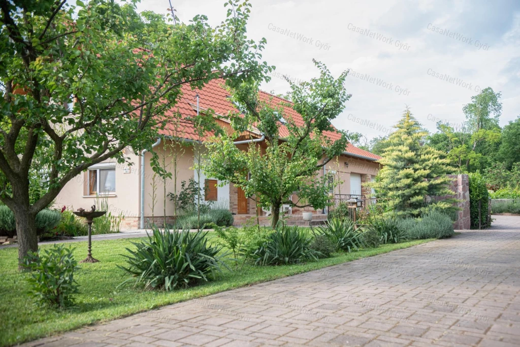 For sale house, Balatonakarattya