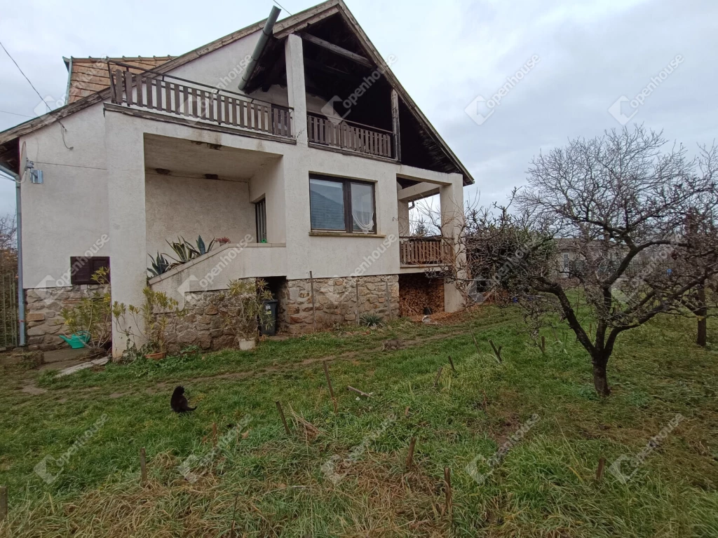 Eladó méretes családi ház kerttel, felújítandó állapotban