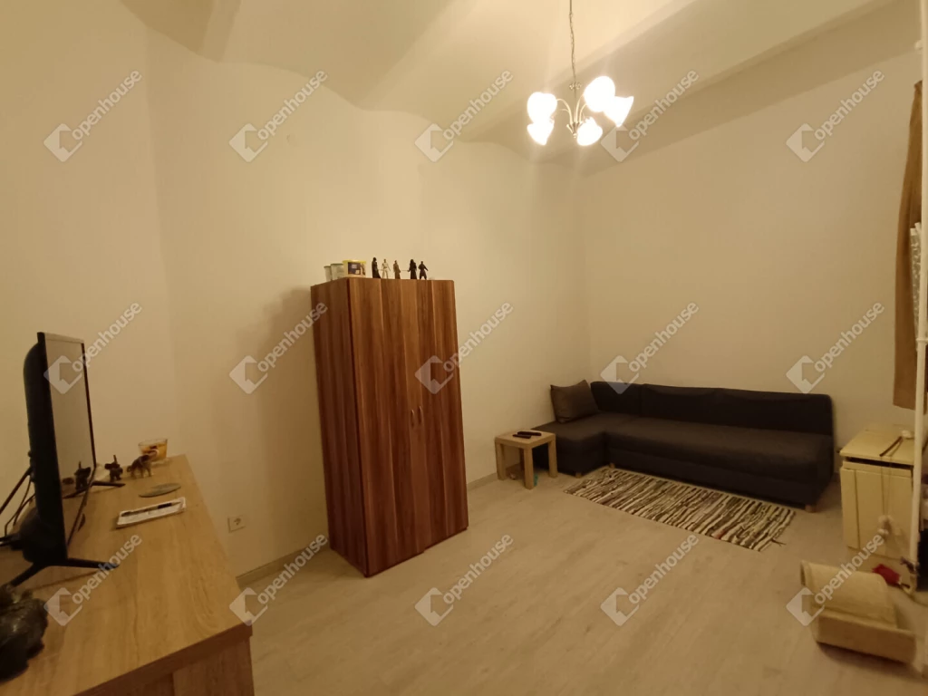 Jó állapotú garzonlakás a belvárosban
