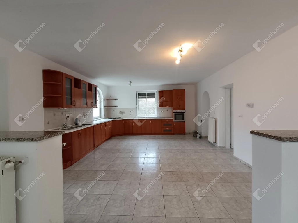 Eladó KÉT GENERÁCIÓS családi ház Harka határában