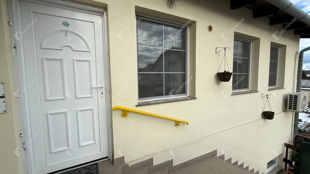 Aranyhegyi nyugalom, osztrák közelség – felújított, azonnal költözhető.