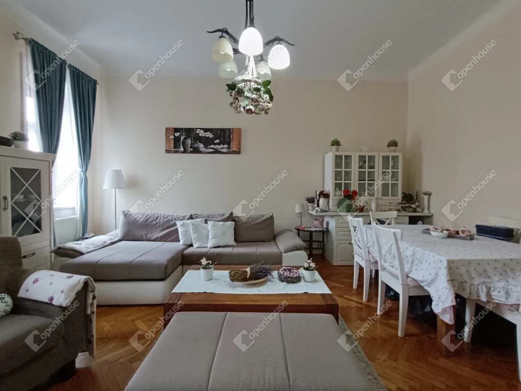 Eladó szép állapotú polgári lakás