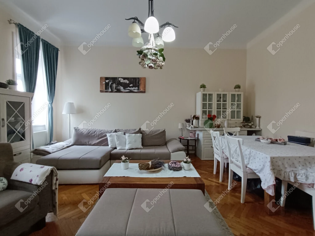 Eladó szép állapotú polgári lakás