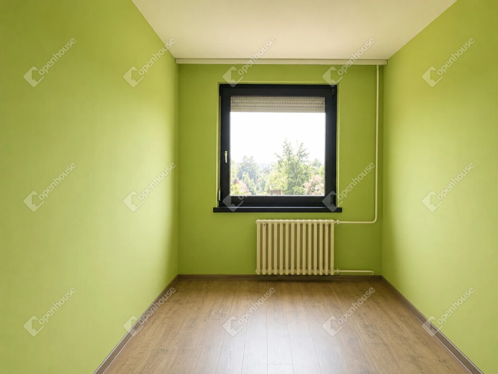 Panorámás, kétszobás panellakás az Ibolya úton, 5 m²-es tárolóval