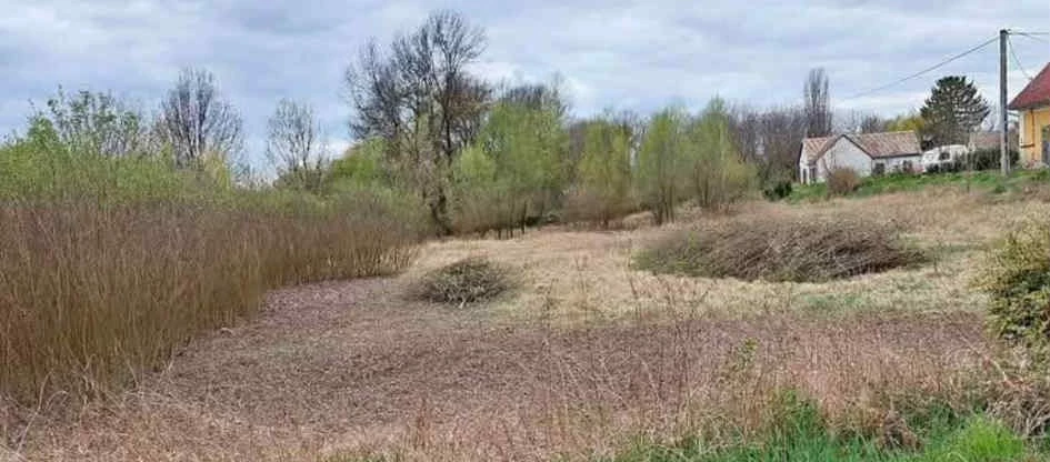 Eladó építési telek, Bóly