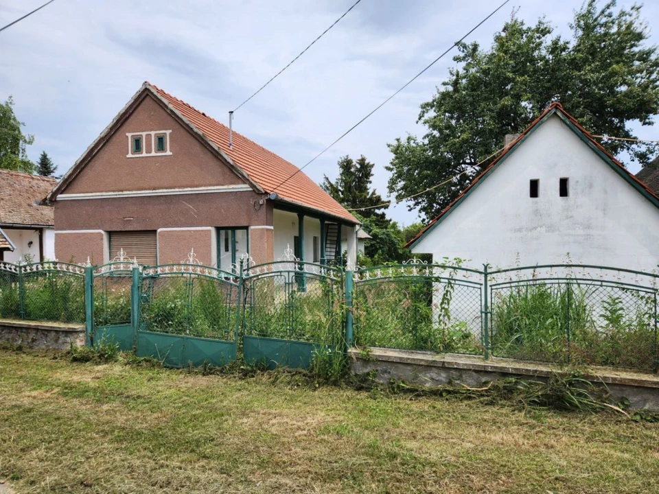 Eladó családi ház, Geresdlak