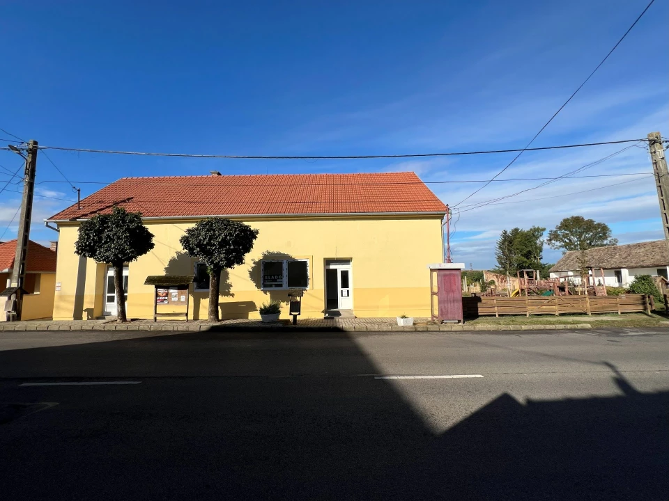 Eladó családi ház, Pócsa