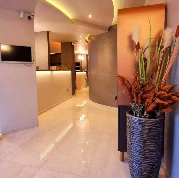 Eladó üzlet, Pécs