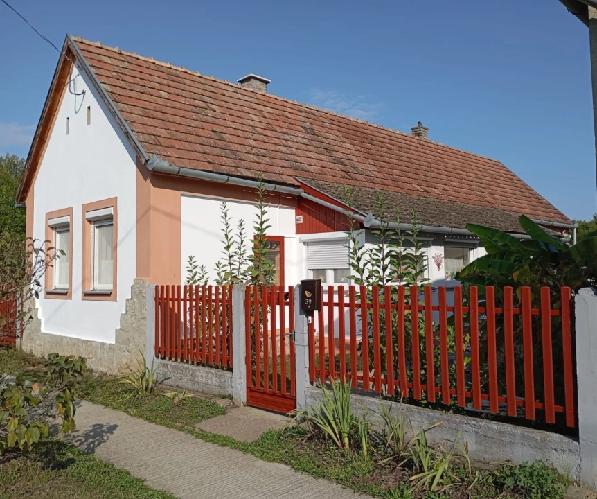 Eladó családi ház, Lakócsa