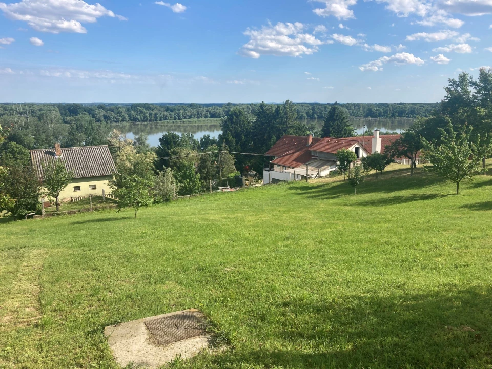 Eladó építési telek, Bár