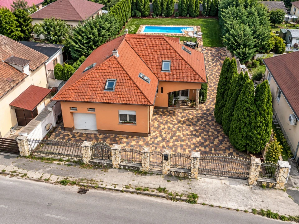 Eladó családi ház, Pécs