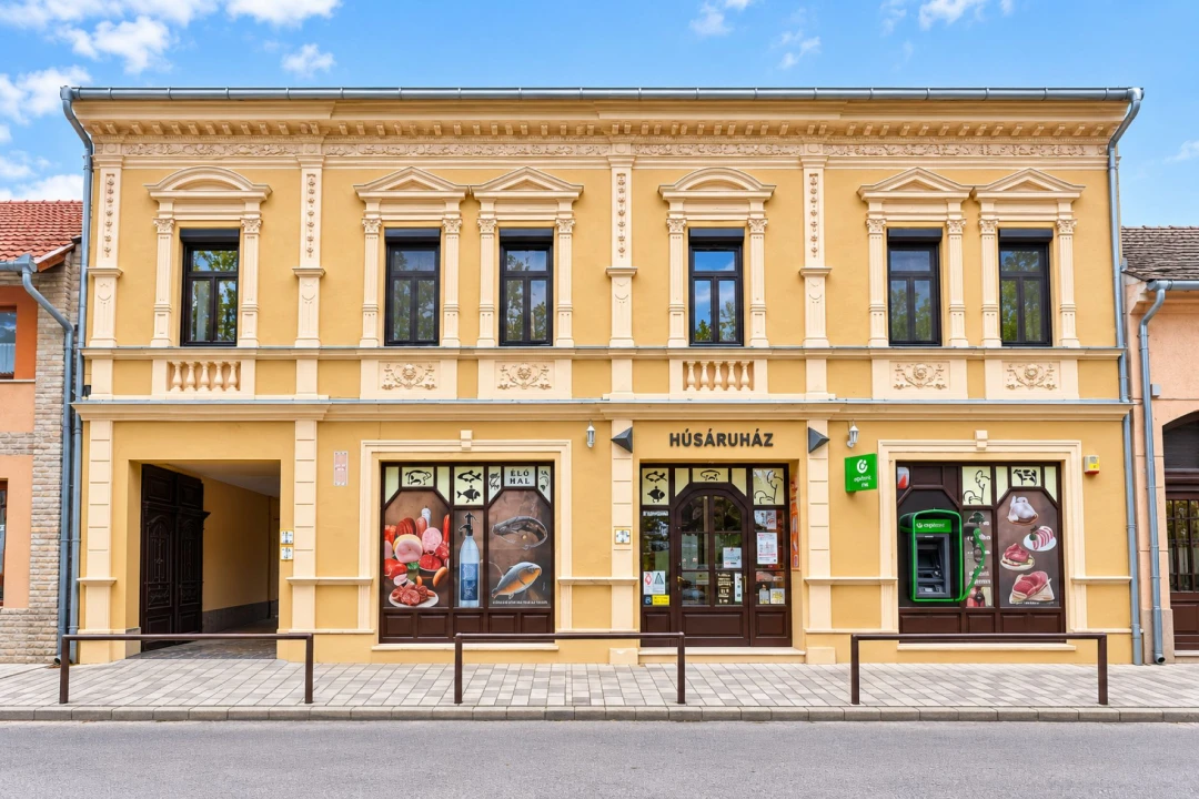 Eladó téglalakás, Bóly