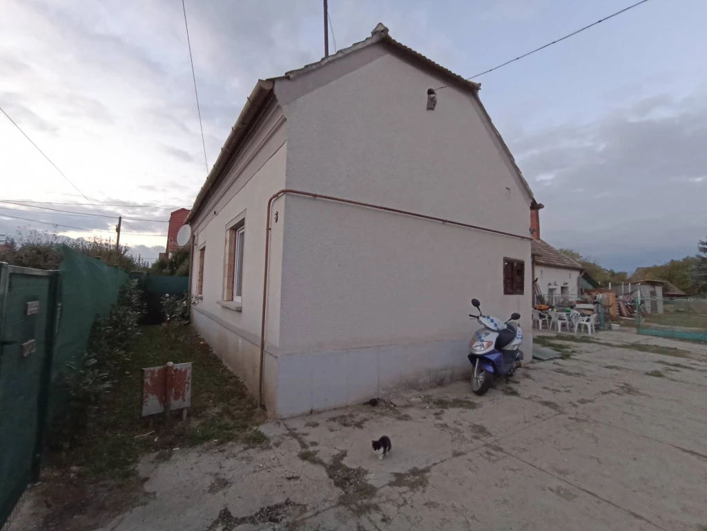 Lakjon Ausztria mellett!