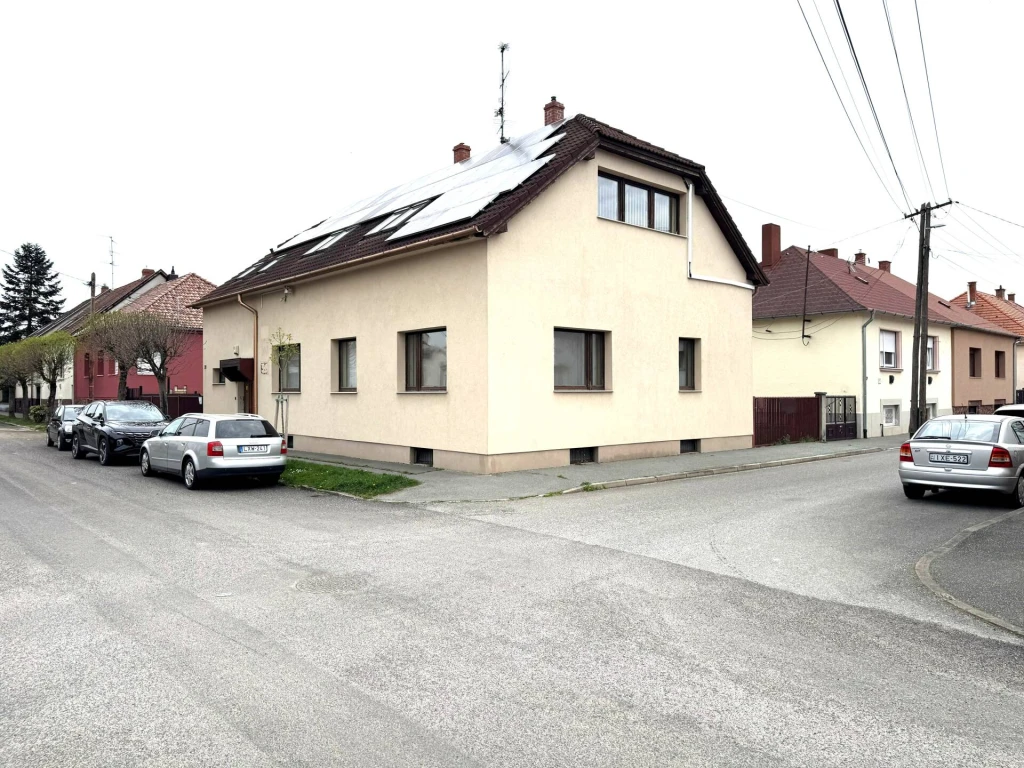 c3-1-name c2-6-name, Szombathely