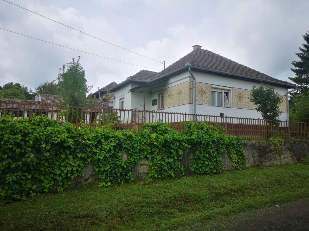Eladó családi ház, Varsány