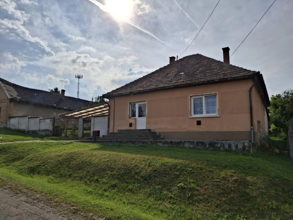 Eladó családi ház Kállón