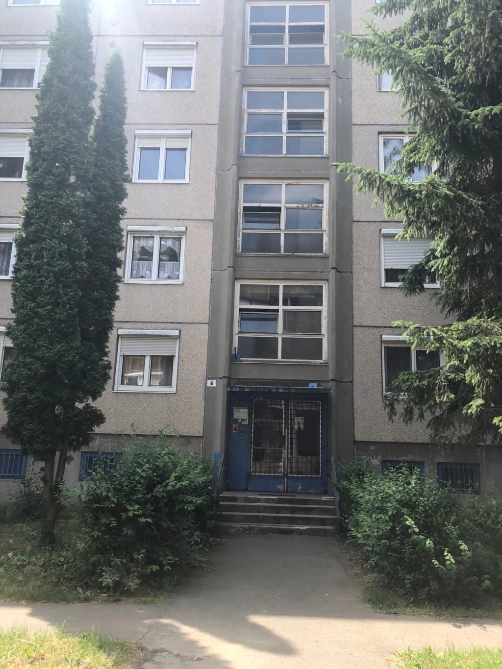 Kis lakás eladó