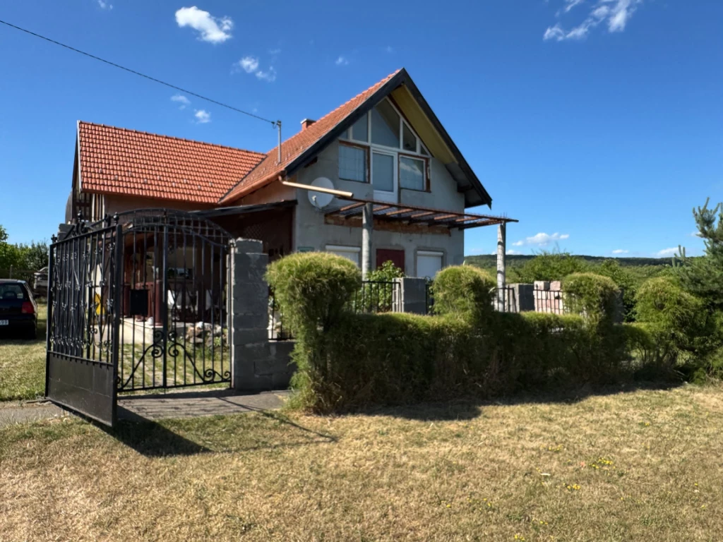 Gyöngyösoroszi  családi ház eladó!