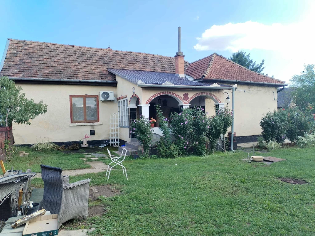 Két felújított ház egy telken, a mofettától pár percre – Mátraderecske központjában!