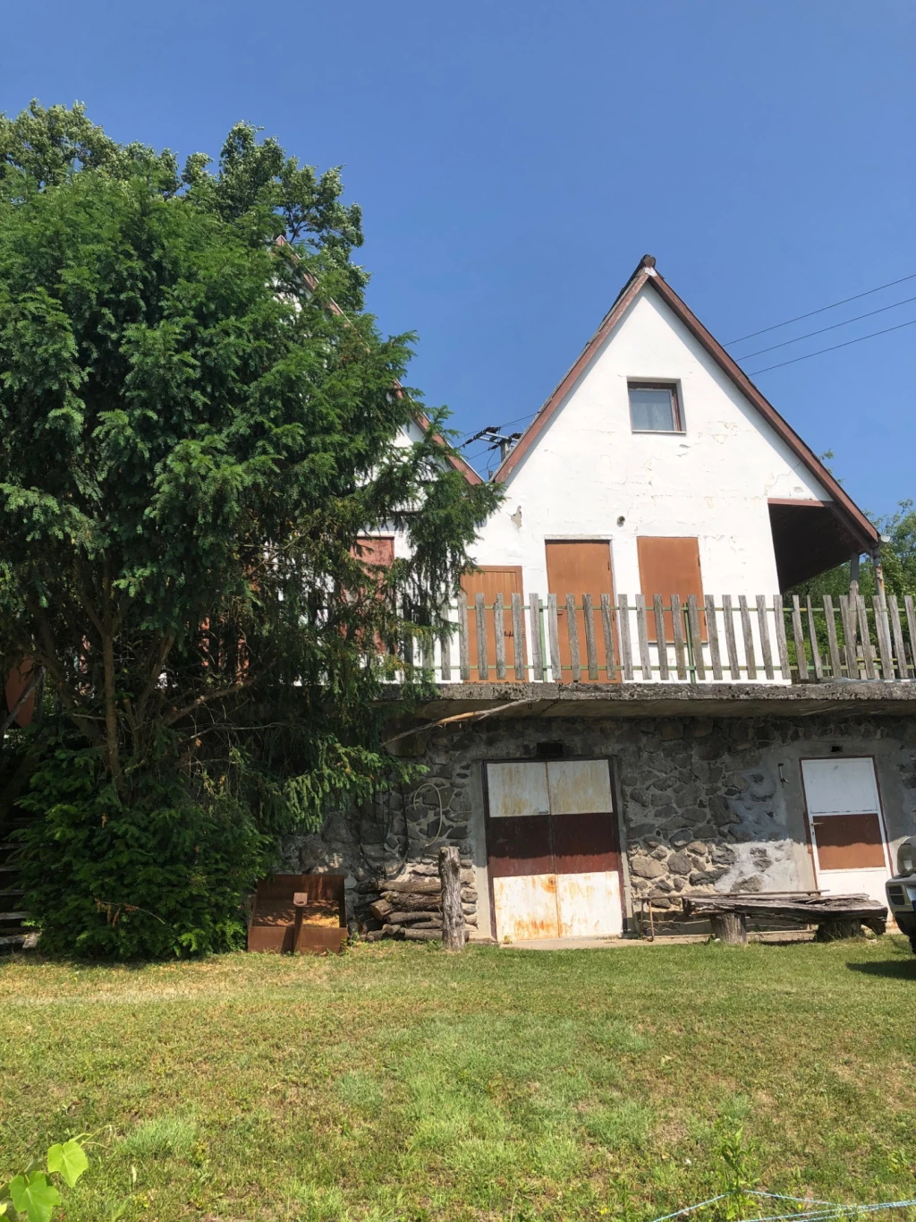 Lélegzetelállító panoráma, présház a hegytetőn!