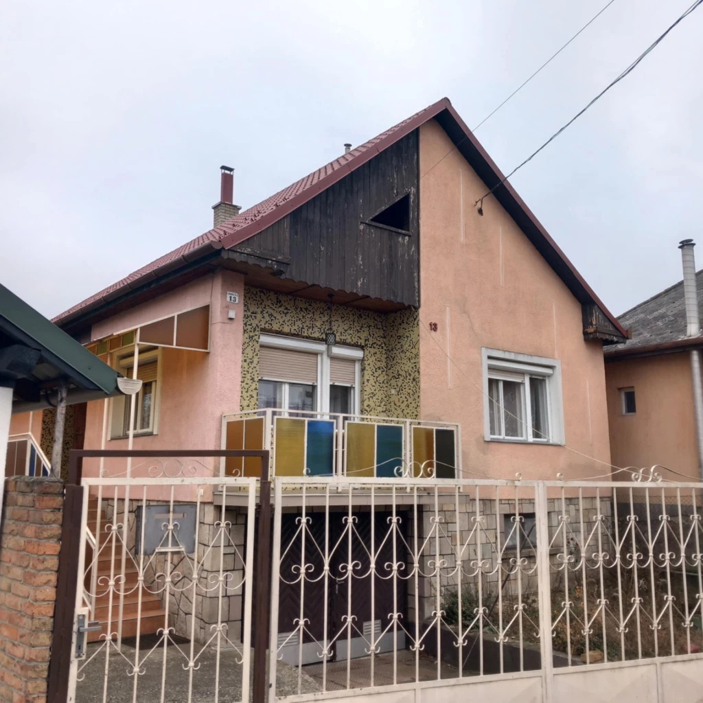 Eladó Pásztón csendes utcában kiváló állapotú családi ház