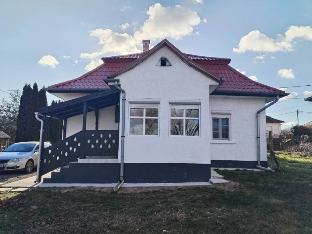 Két funkció, egy ingatlan: felújított családi ház + működő vendégház Recsken Otthonteremtés és azonnali üzleti lehetőség a Mátrában