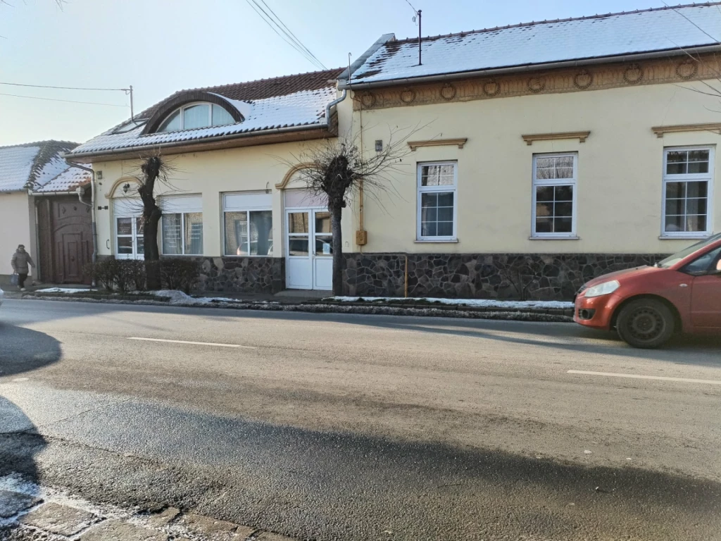 Kiadó üzlethelyiség Pásztó városközpontjában – akár megosztva is!