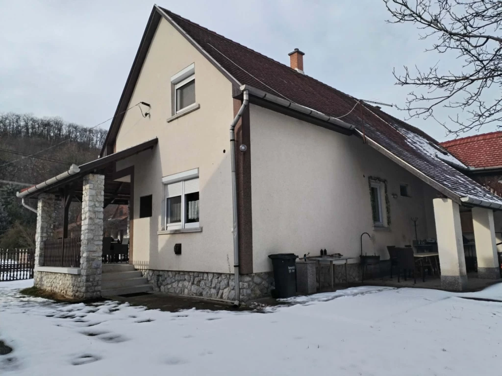 Bejáratott vendégház Bogácson – teljesen felújított nyaraló dézsafürdővel, erdőszélén, 5 percre a termálfürdőtől!