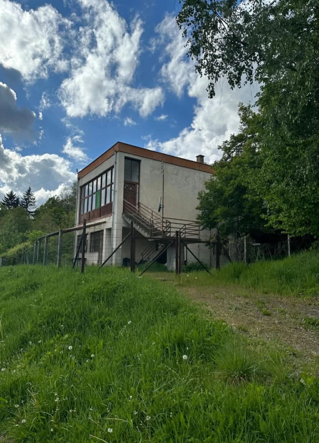 Panorámás  erdei otthon, vagy vállalkozás — különleges lehetőség Salgóbányán, Salgótarján zöldövezetében