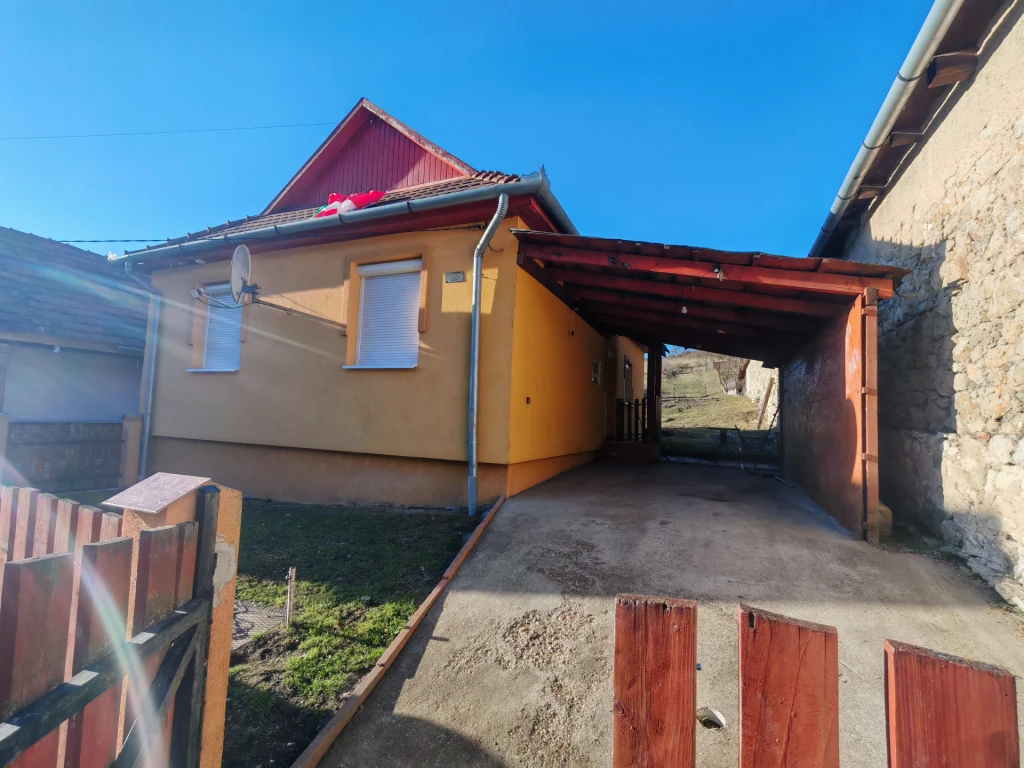 Eladó családi ház, Márkháza