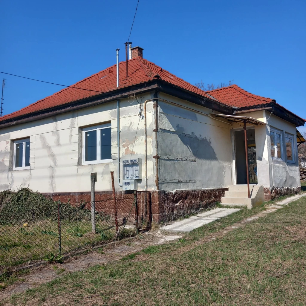 Eladó családi ház Ecsegen