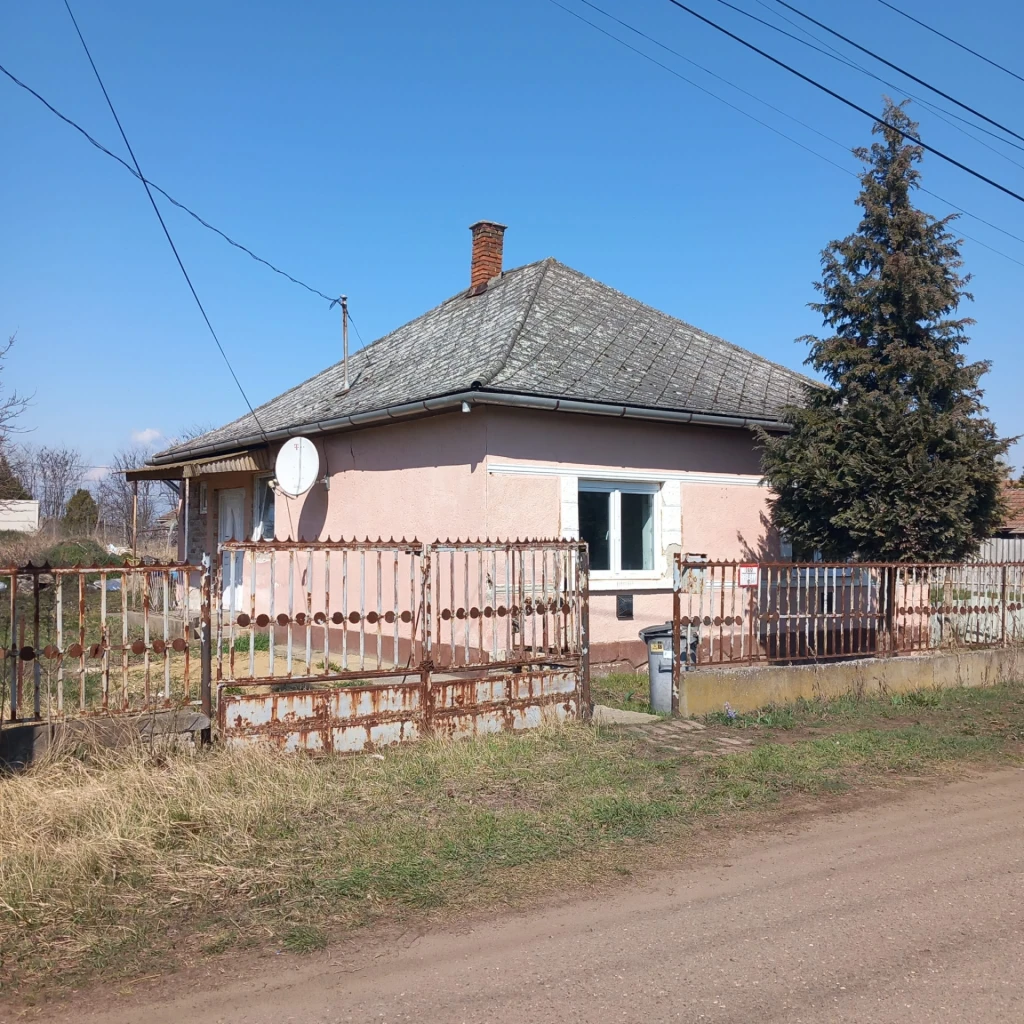 c3-1-name c2-1-name, Erdőtelek