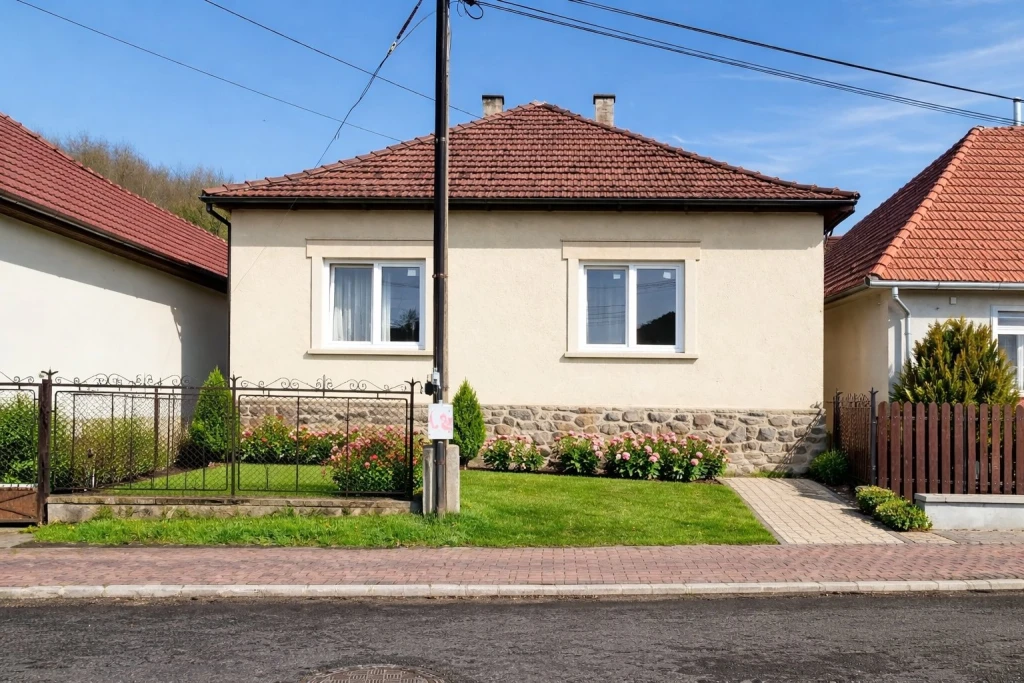 Felújított belső, tovább alakítható külső – családi ház eladó