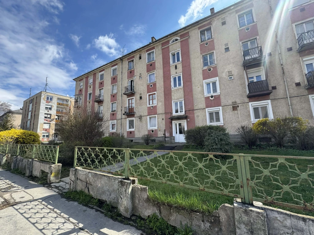 Salgótarján Acélgyári úton 2 szobás lakás eladó!