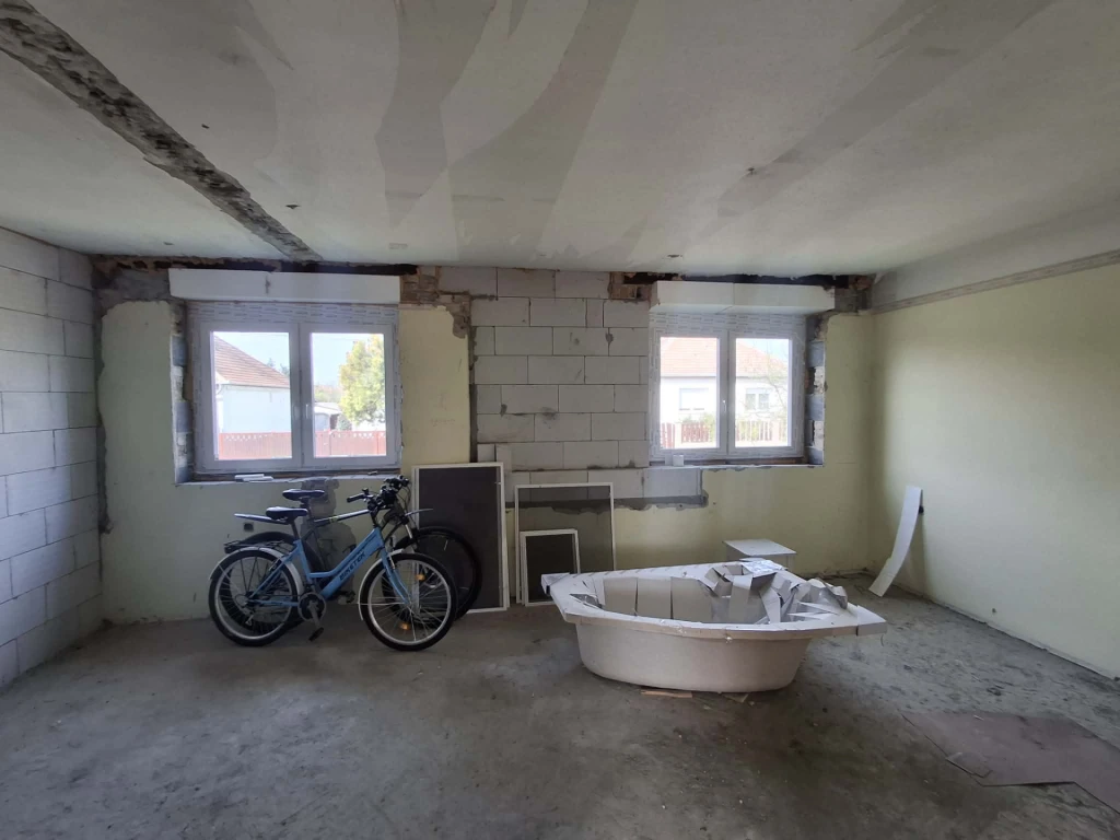 Eladó felújítás alatt lévő családi ház Kompolton