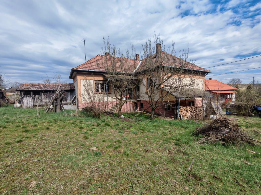 Eladó családi ház, Cered