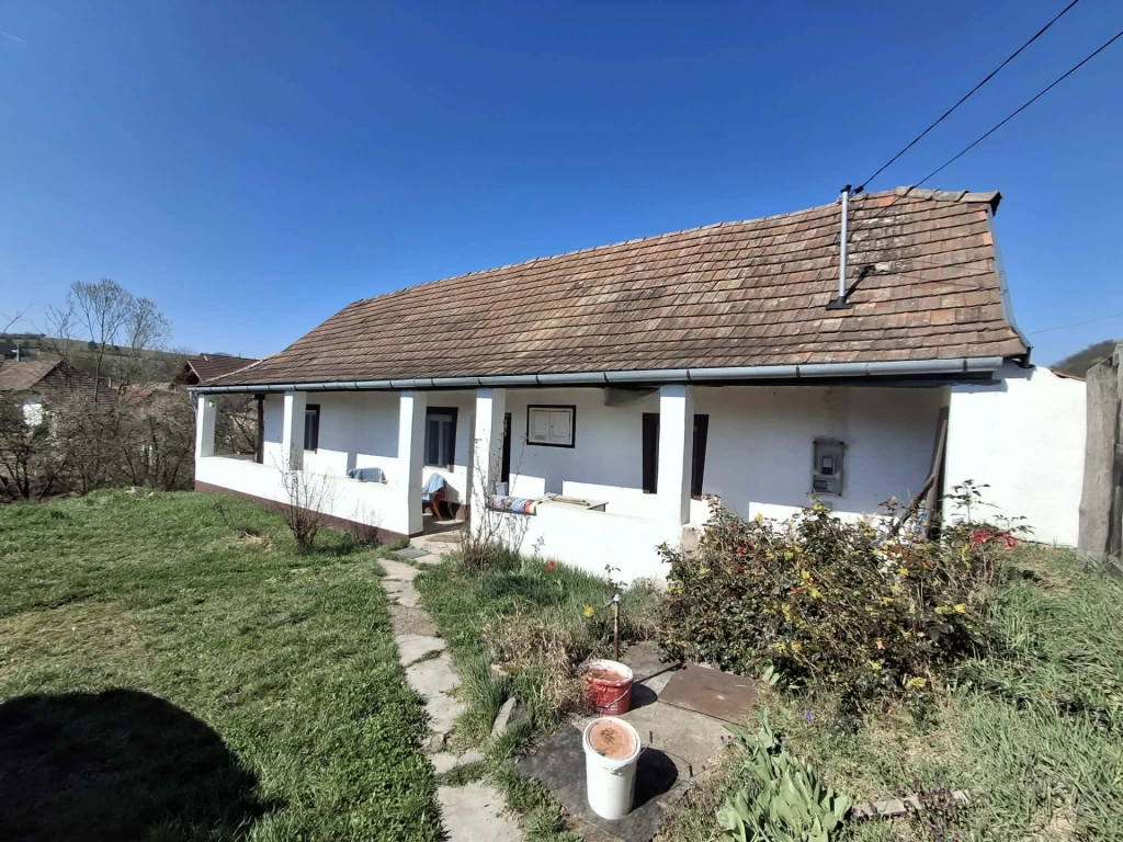 Eladó paraszthát Nagylócon!