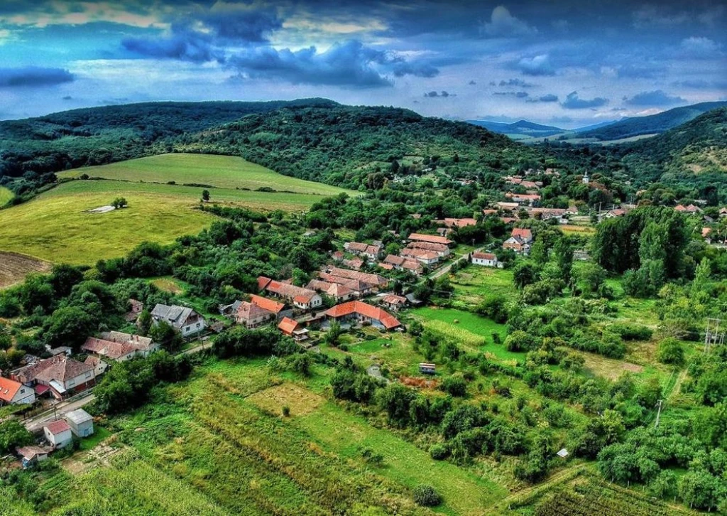 Eladó külterületi telek, Bér