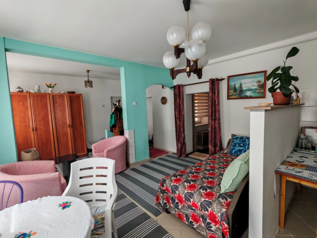 Salgótarjánban eladó városközponthoz közeli családi ház.