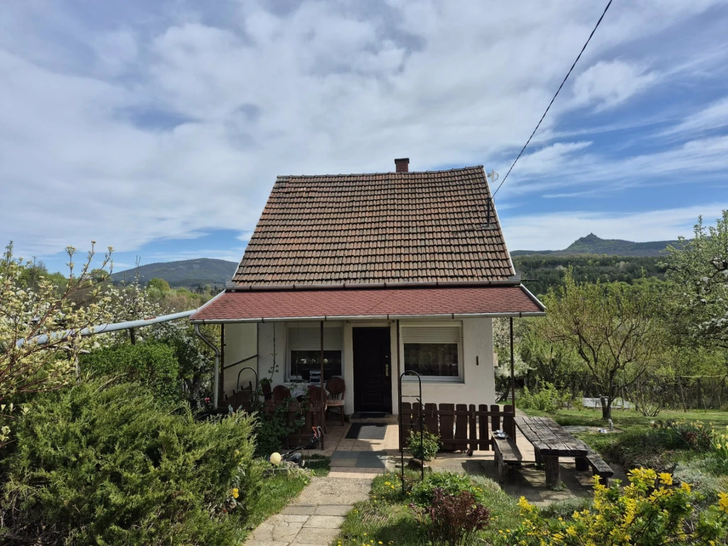 Eladó panorámás családiház Somoskőújfaluban