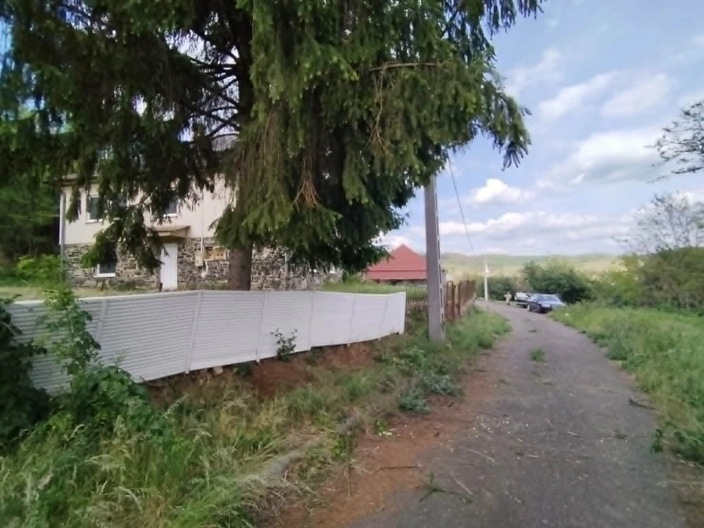 Panorámás, tágas családi ház eladó Mátranovák csendes utcájában!