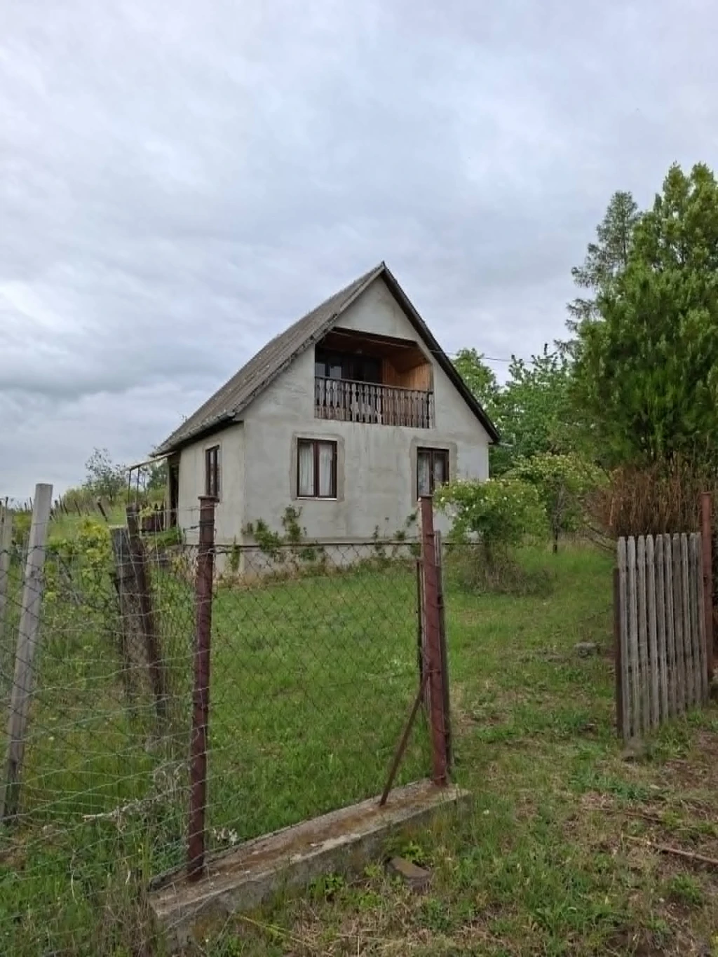 Eladó szőlő nyaralóval Pásztó Muzsla részén
