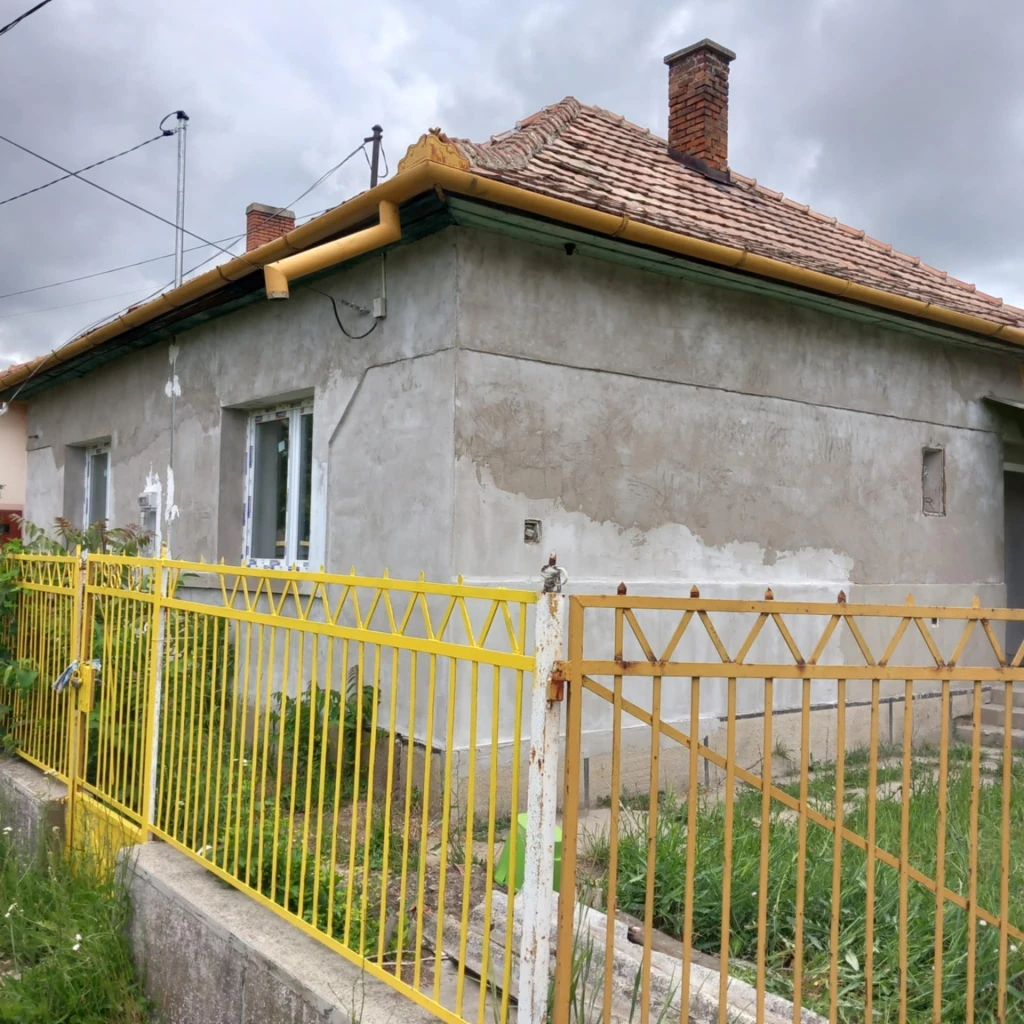 Jászkiséren eladó 2 szobás családi ház