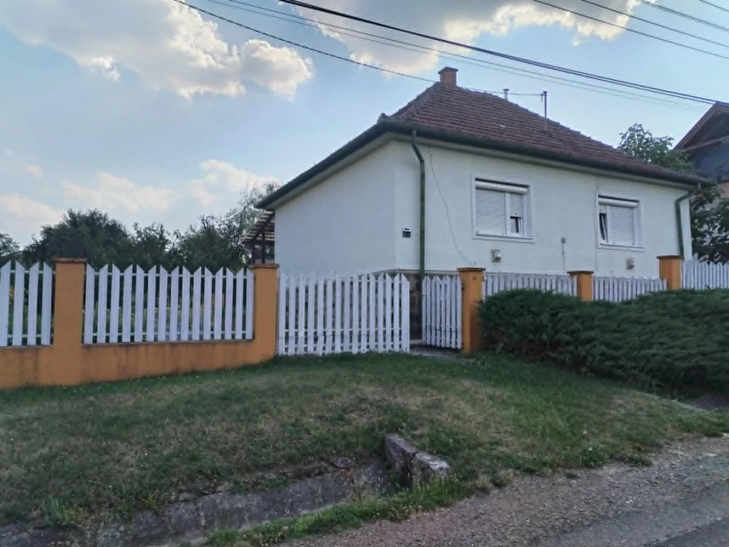 Bátonyterenye Kisterenyén eladó egy, 2 szobás családi ház!